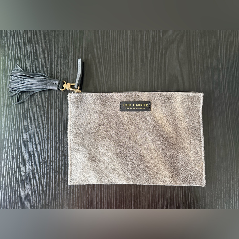 Soul Carrier Cowhide Clutch